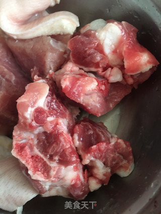 莲藕绿豆排骨汤的做法步骤：1