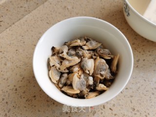 蛤蜊菠菜面的做法步骤：1
