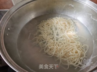 蛤蜊菠菜面的做法步骤：3
