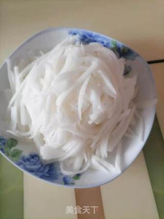 素炒萝卜丝的做法步骤：2