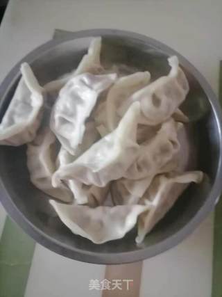 白萝卜猪肉煎饺的做法步骤：1