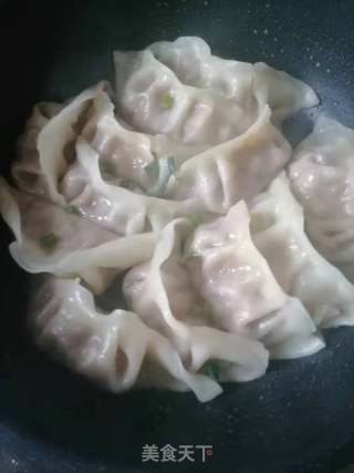 白萝卜猪肉煎饺的做法步骤：6