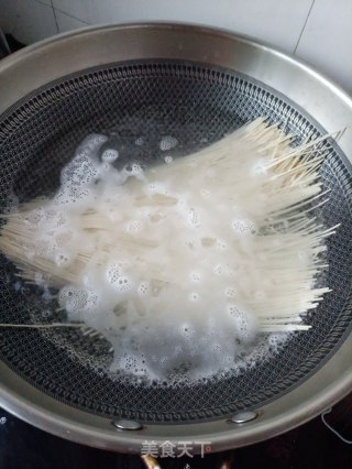 雷笋鸡汤面的做法步骤：3