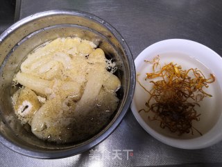 竹荪排骨冬瓜汤的做法步骤：2
