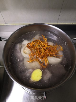 竹荪排骨冬瓜汤的做法步骤：6