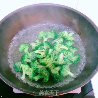 圣诞花环的做法步骤：2