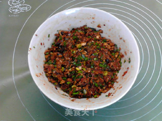 香辣豆豉蘑菇牛肉黑全麦馅饼的做法步骤：7