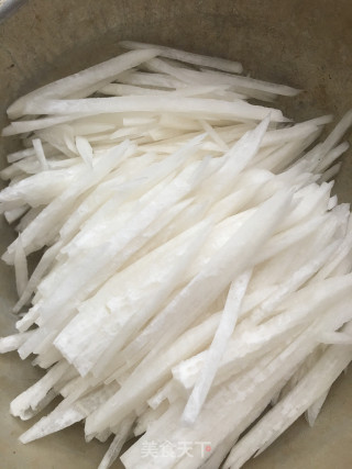 萝卜炖肉丸的做法步骤：1