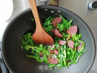 青椒炒牛肉的做法步骤：6