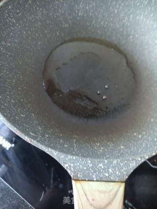 麻辣腊肠炒黄金白菜的做法步骤：2