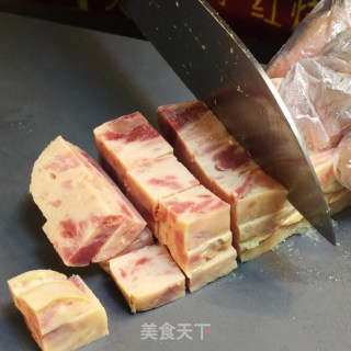 午餐肉芝麻球的做法步骤：2
