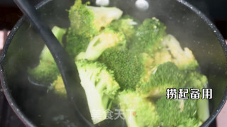 健康减脂的圣诞树西蓝花沙拉的做法步骤：7