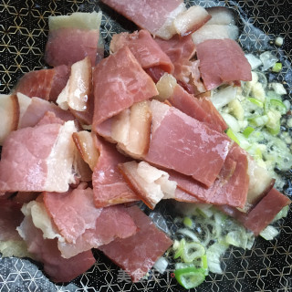 双椒炒腊肉的做法步骤：7