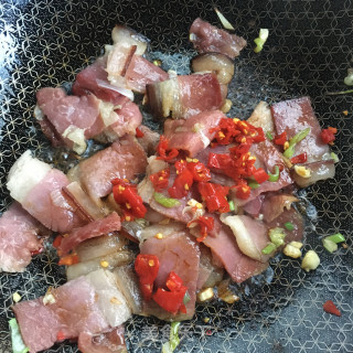 双椒炒腊肉的做法步骤：8