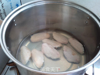 椒油炖鸡翅的做法步骤：1