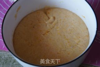 南瓜发面花卷的做法步骤：3