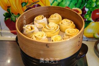 南瓜发面花卷的做法步骤：8