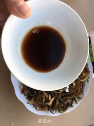 海带丝这样做让你吃不停的做法步骤：3