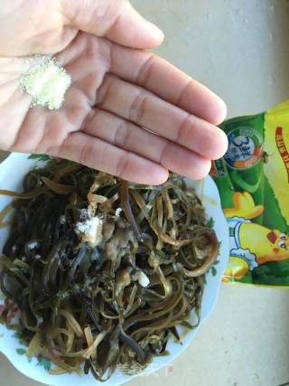 海带丝这样做让你吃不停的做法步骤：4