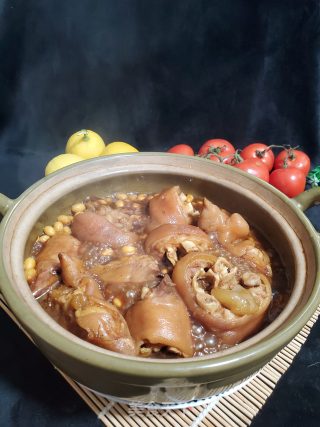 腐乳汁炖黄豆猪蹄的做法步骤：5
