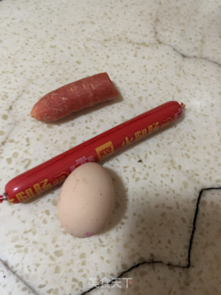 火腿肠卷饼的做法步骤：1