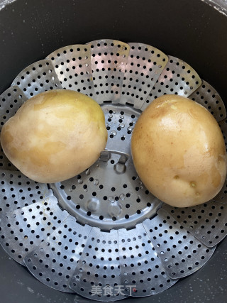 土豆蘑菇的做法步骤：1