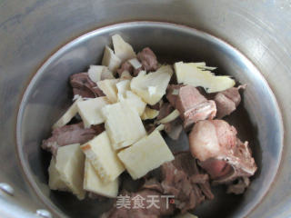 咸菜冬笋肉骨汤的做法步骤：4