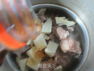 咸菜冬笋肉骨汤的做法步骤：6