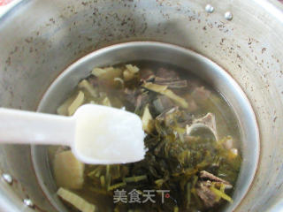 咸菜冬笋肉骨汤的做法步骤：11