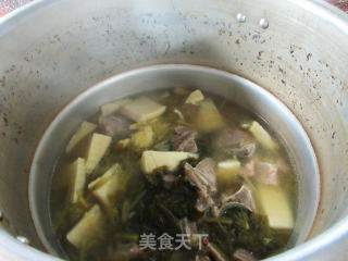 咸菜冬笋肉骨汤的做法步骤：12