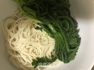 鲜虾鸡蛋面的做法步骤：5