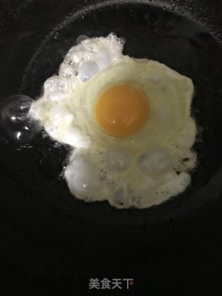 鲜虾鸡蛋面的做法步骤：6