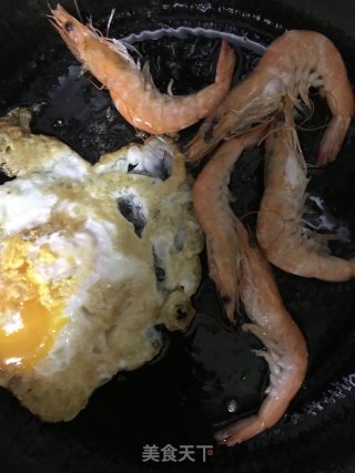 鲜虾鸡蛋面的做法步骤：7