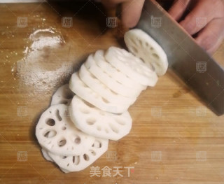 火锅底料版麻辣藕片的做法步骤：2