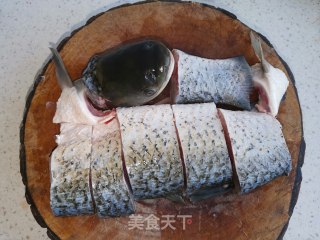 铁锅炖鱼的做法步骤：2