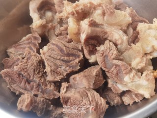 胡萝卜烧牛肉的做法步骤：2