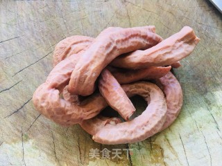酸辣小肠汤的做法步骤：1