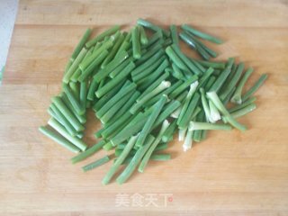 蒜苔炒牛肉的做法步骤：1