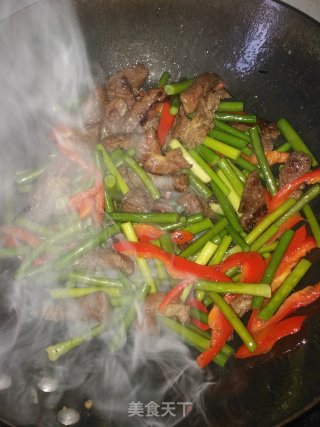 蒜苔炒牛肉的做法步骤：9