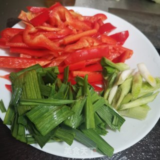 甜椒爆炒猪肝的做法步骤：1