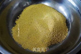 红枣枸杞小米粥的做法步骤：2