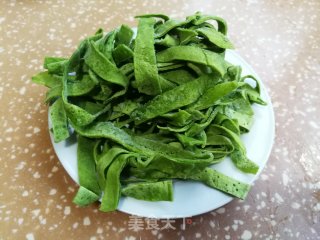 蔬菜炒翡翠粉皮的做法步骤：2