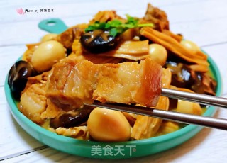 腐竹鹌鹑蛋香菇炖五花肉的做法步骤：16