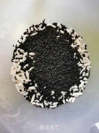 芝麻脆米船的做法步骤：1