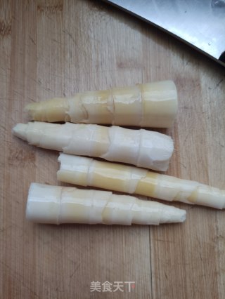 雷笋炒羊舌的做法步骤：1