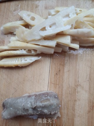 雷笋炒羊舌的做法步骤：2