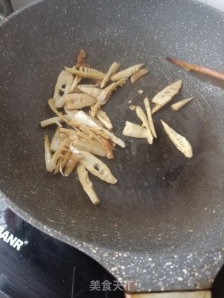 雷笋炒羊舌的做法步骤：7