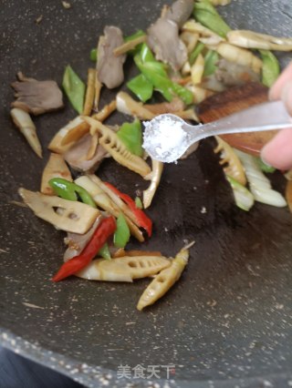 雷笋炒羊舌的做法步骤：9