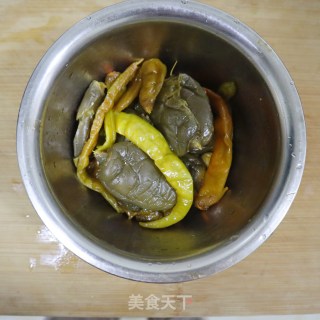 下饭小咸菜❗️豆豉炒泡辣椒❤️的做法步骤：1