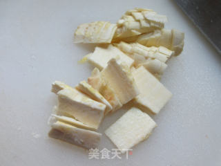 黑木耳炒双冬的做法步骤：3